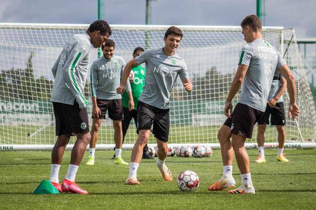 哈特三双尼克斯大胜国王 马克西31分76人擒牛